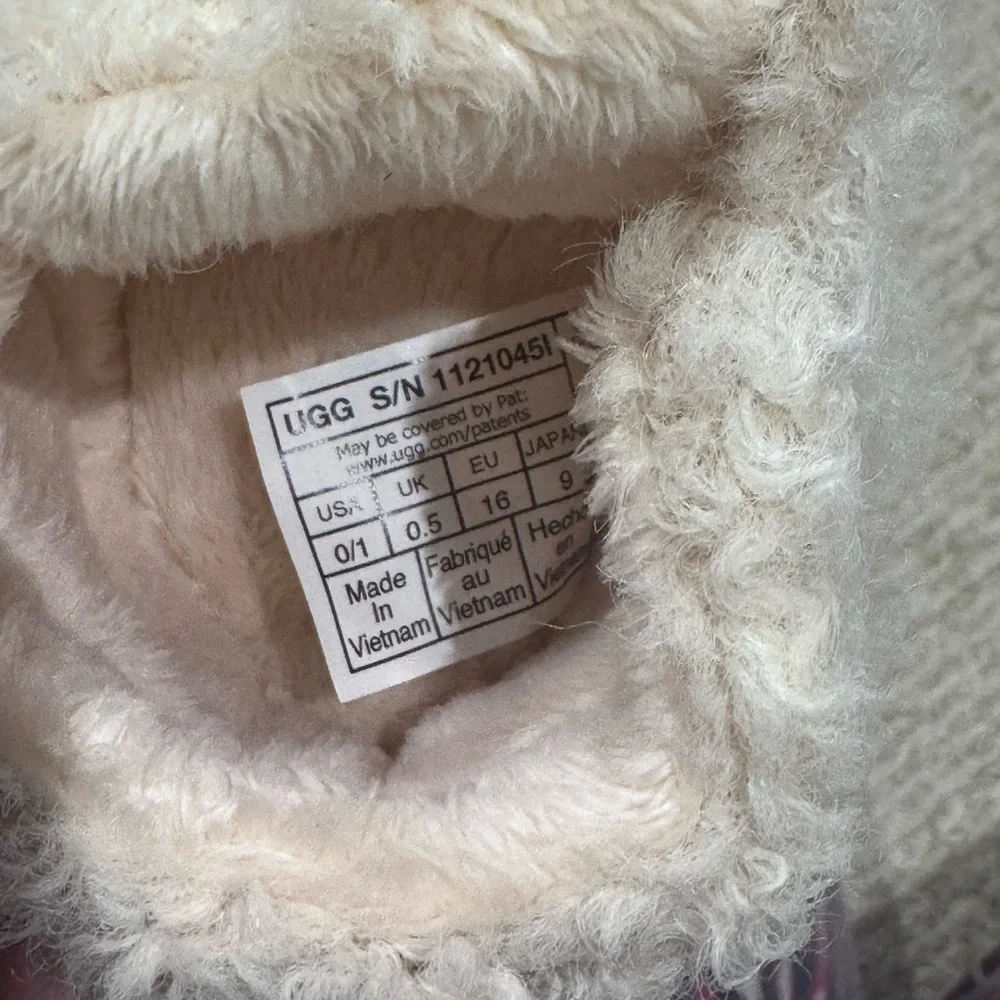 ☃️UGG Cream Fuzzy Baby Shoes☃️